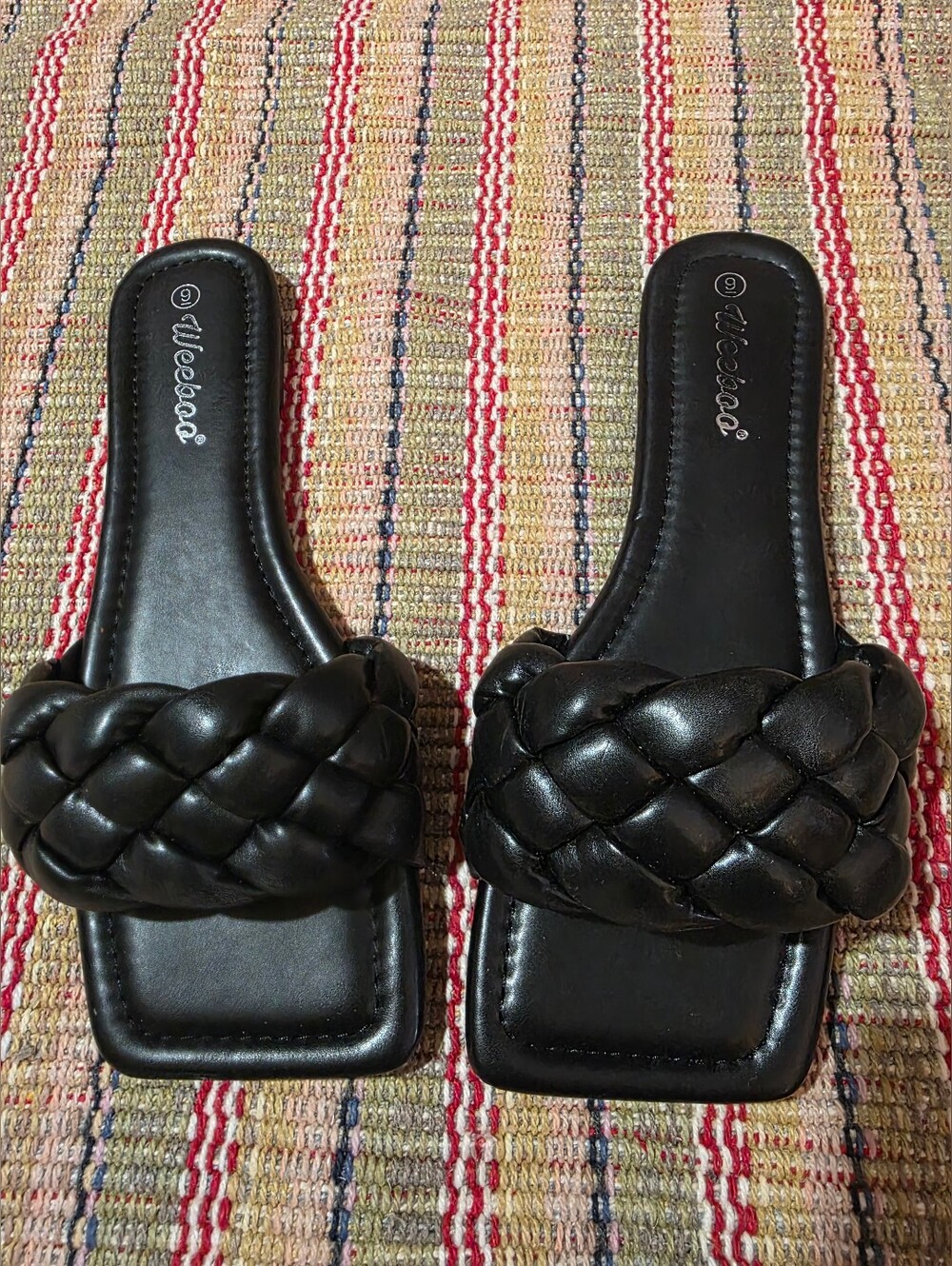 Black Braided Design Slides